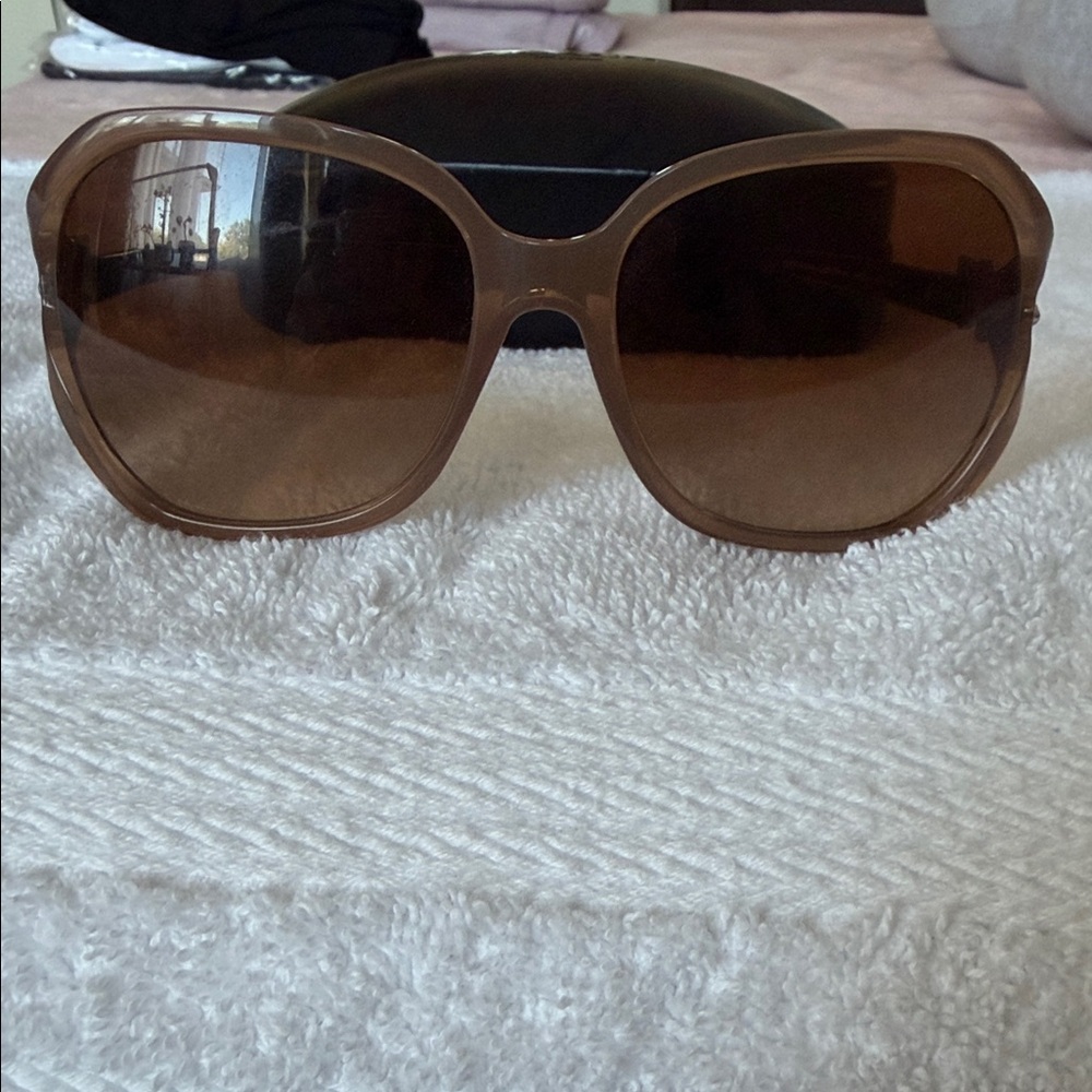 Coach Tortoise Shell Sunglasses - Picture 4 of 4